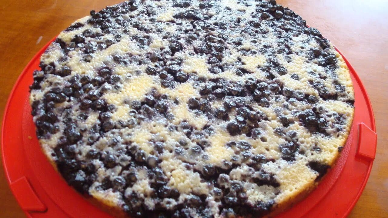 Черничный песочный пирог с черникой. Черничный песочный пирог с черникой. Рецепт песочного пирога с черникой. Пирог с ягодами и сметанной заливкой из песочного теста. Тертый пирог с черникой.