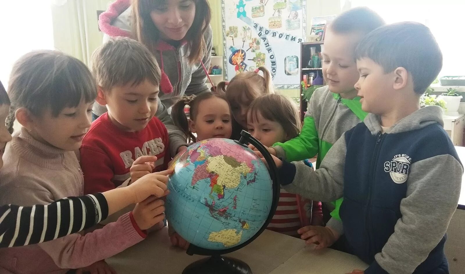 Образование апрель 2020. Дети земли группа. Коллектив дети земли. Игра детей в море земля. Мероприятие для дошкольников под землёй.
