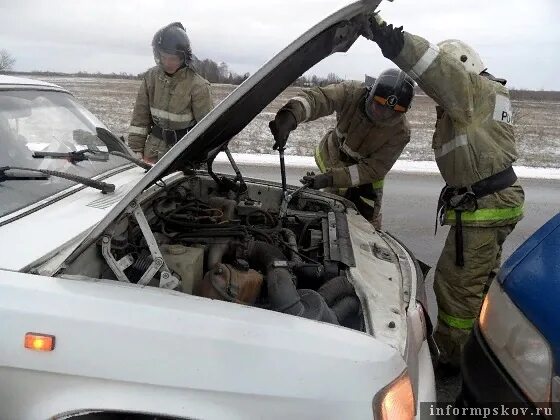 Деблокирование пострадавших при дтп. Деблокирование автомобиля. спасатели мчс деблокирование автомобиля. деблокирование при дтп это. аср при дтп деблокирование пострадавших.