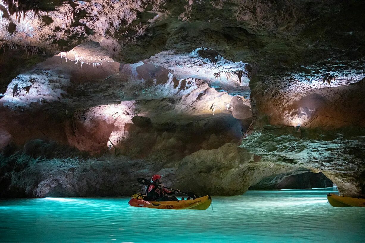 Caves de. Пещеры Мадагаскара. Спелеотуризм. Особенности спелеотуризма. Спелеотуризм лого.