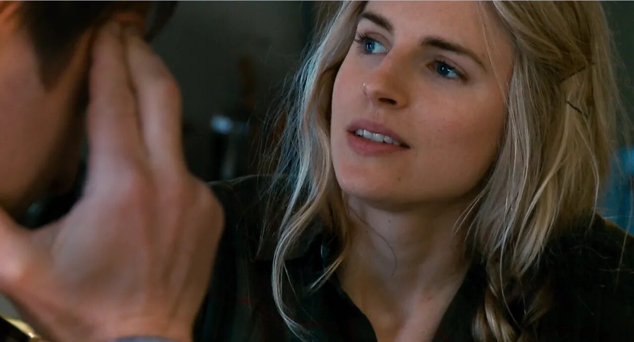 Другая земля / another Earth; Майк Кэхилл, США, 2011.. Другая земля фильм 2011. Брит Марлинг другая земля. Брит Марлинг в фильму другая земля