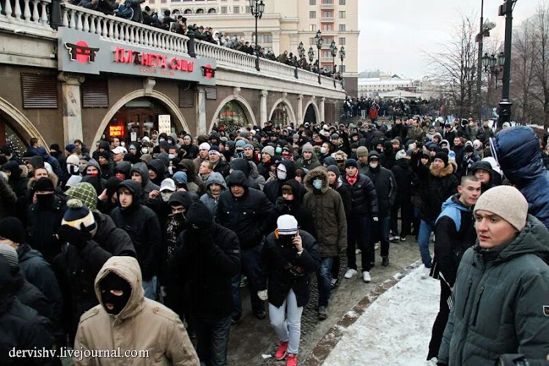 Митинги 2010. 11 Декабря 2010 Манежная площадь. 11.12.2010 Манежная площадь. Протест на Манежной площади 2010. Беспорядки на Манежной площади 2010.