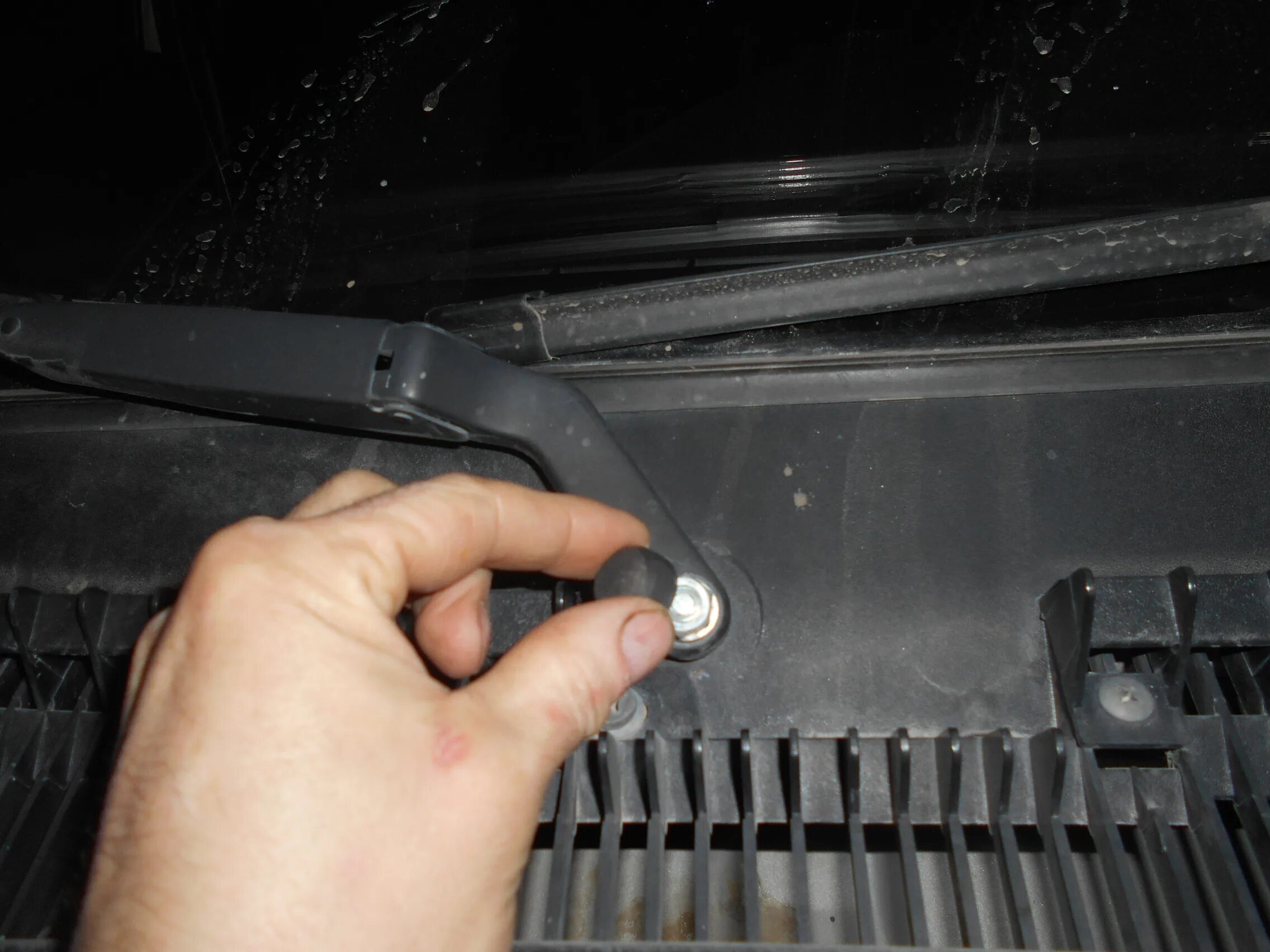 Топливный фильтр шевроле нива 2012. Салонный фильтр нива шевроле. Фильтр топливный нива 21214. Салонный фильтр нива 21214. Крышка салонного фильтра нива шевроле.