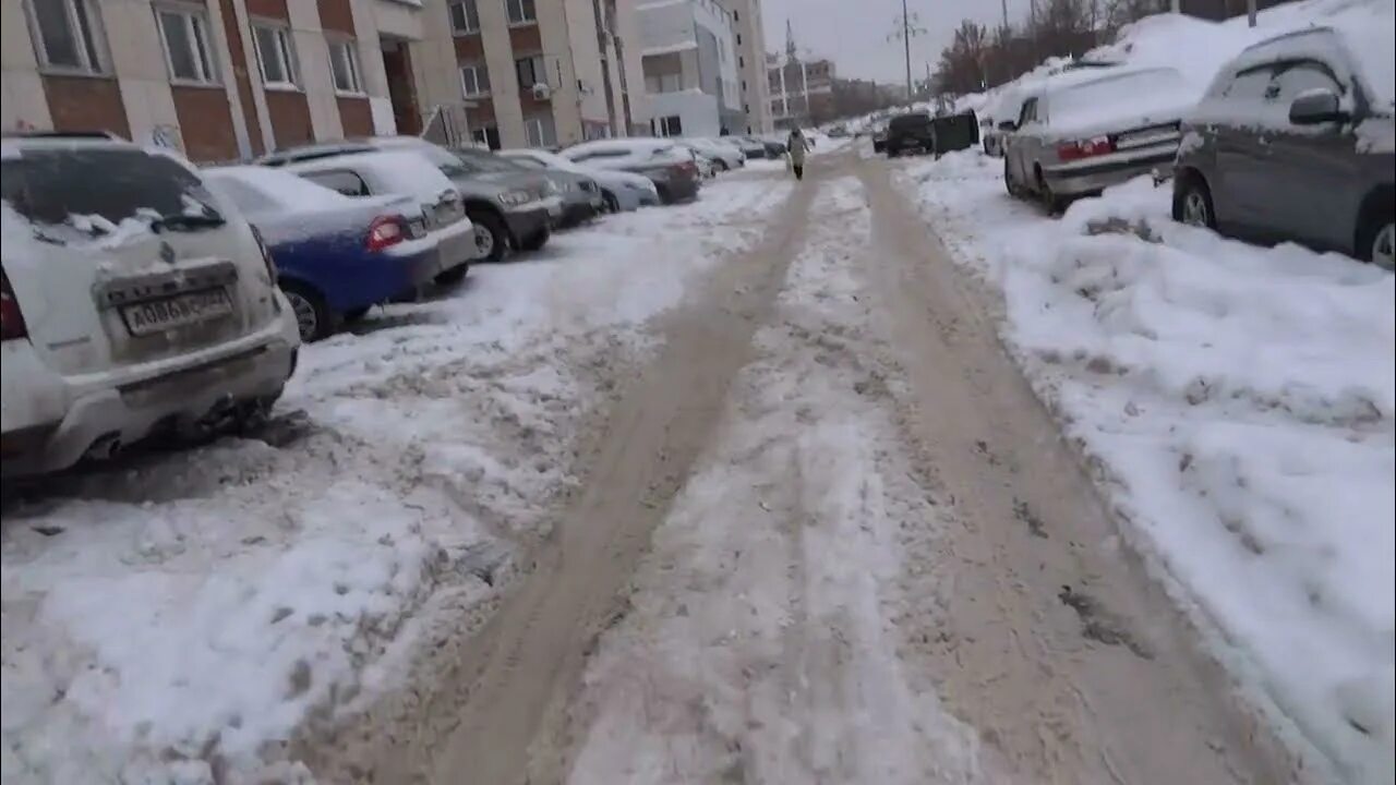 08 февраля 2024 г. Снегопад на дороге в городе. Грязный снег. Снег дорога Уфа. Снежный март за городом.