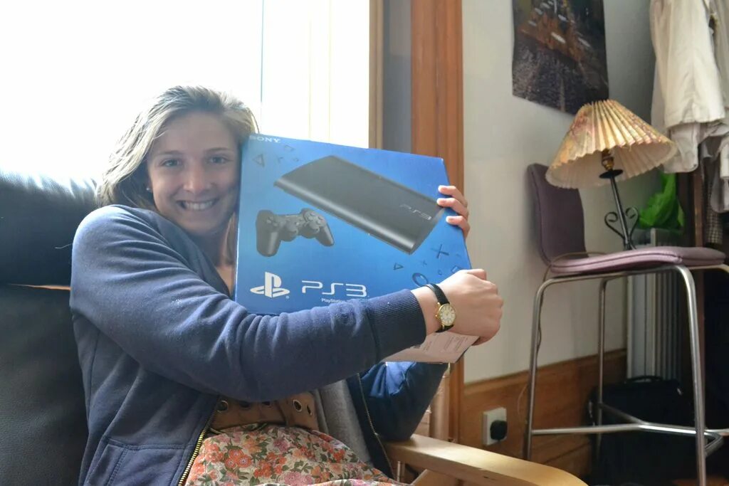 Девушка PLAYSTATION. Для девочек на ПС 4. Ps4 девушка. Парню подарили плейстейшн. Девушка пс 5