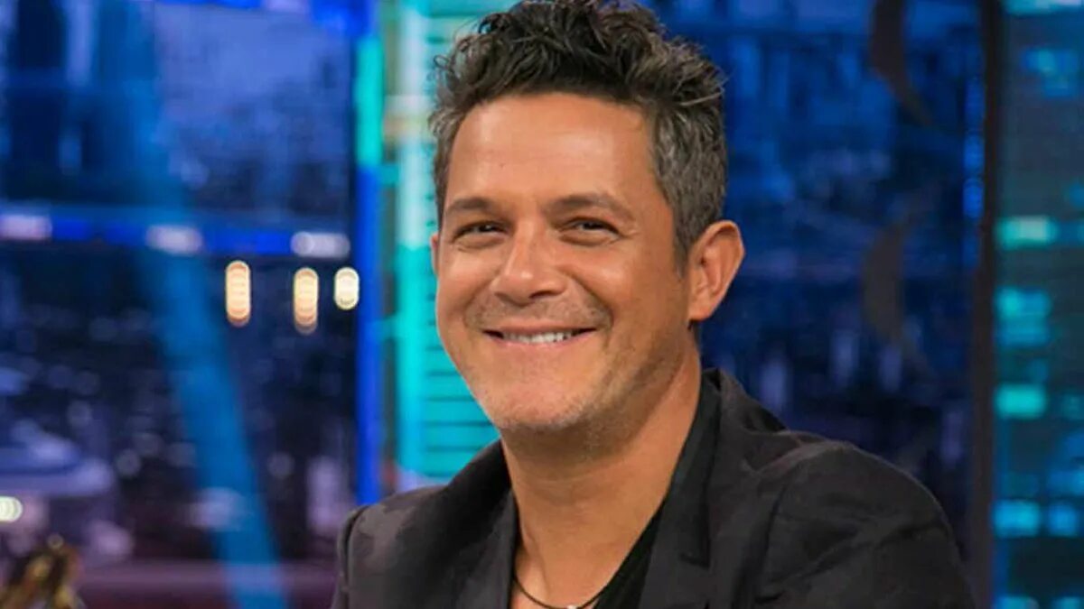 Включи alejandro. Алехандро Санс. Алехандро Санс фото. Alejandro Sanz в молодости. Алехандро Санс биография.