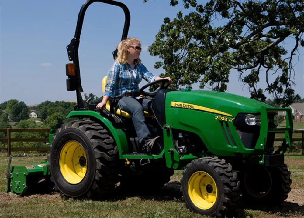 Мини трактор Джон Дир. Mini трактор John Deere. Трактор компактный (John Deere 4000). John Deere 4250 минитрактор.