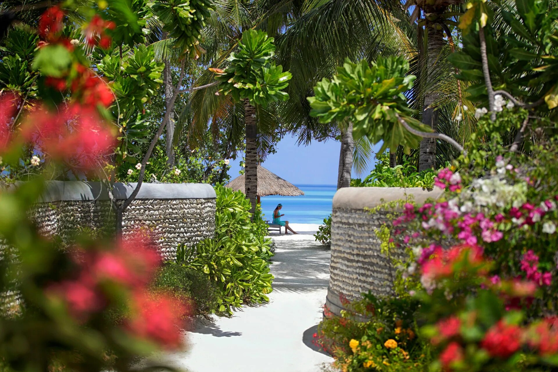 Четверо на острове. Four Seasons Resort Maldives at kuda Huraa 5*. Four Seasons Resort at kuda Huraa. Остров Канифинолу. Райские уголки планеты.