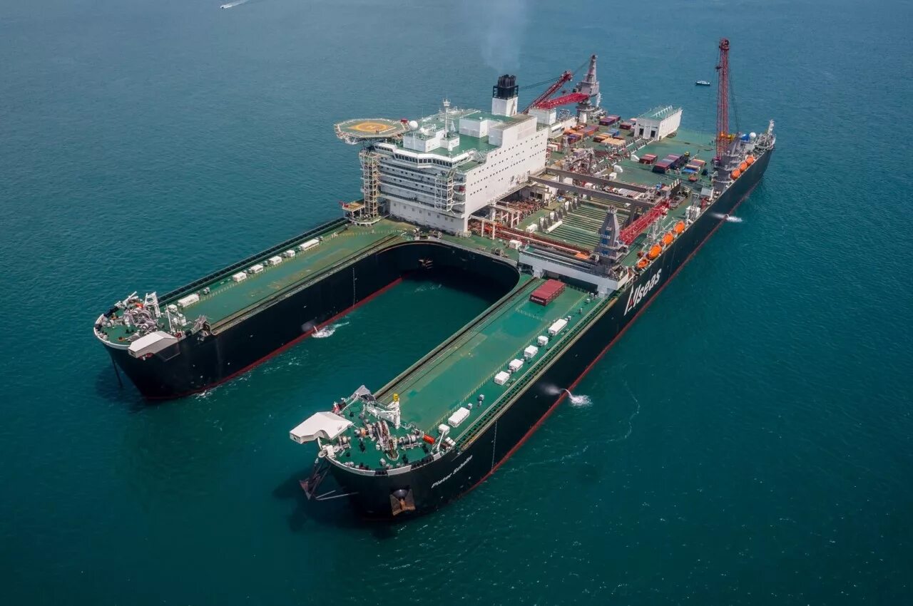 Какое нибудь судно. Корабль трубоукладчик allseas. швейцарский трубоукладчик allseas. морской трубоукладчик pioneering spirit. pieter schelte судно.