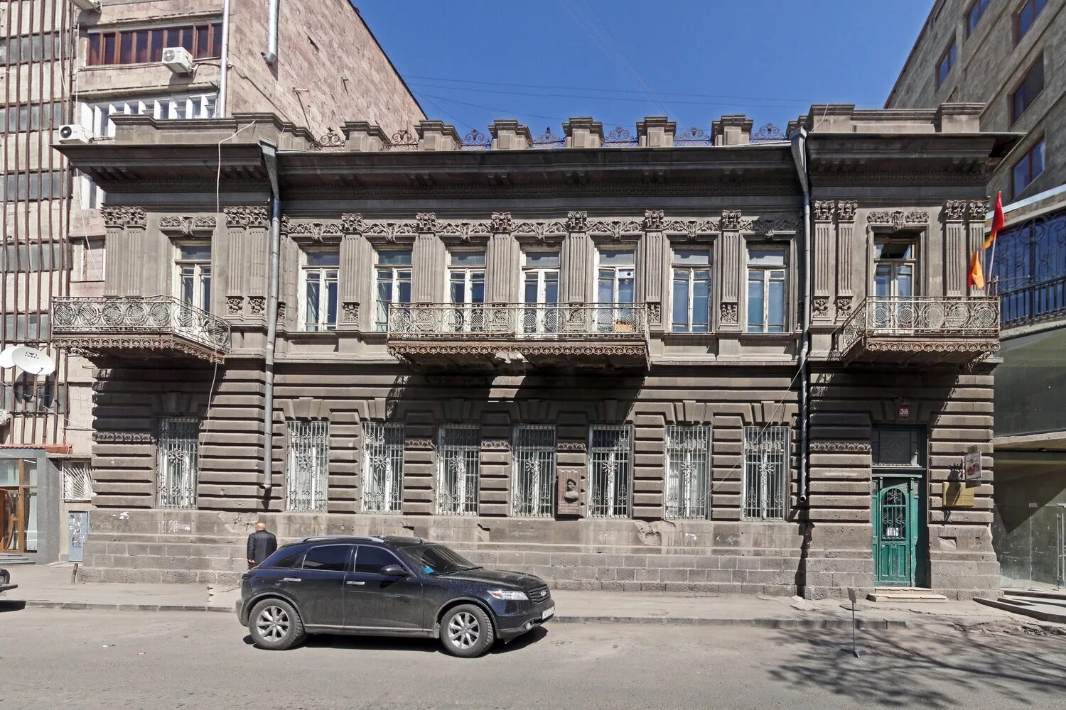 Ереван комфорт хаус отель. Ул бюзанда ереван. Erevan house. Эребуни отель в ереване. Comfort hotel 3 ереван армения.