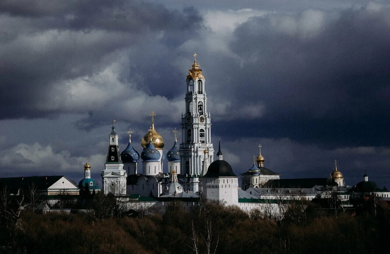 Версаль сергиев посад ночной. Троице-Сергиева Лавра ночью. Сергиев Посад панорама. Белый Кремль Сергиев Посад. Лавра Сергиев Посад ночью.