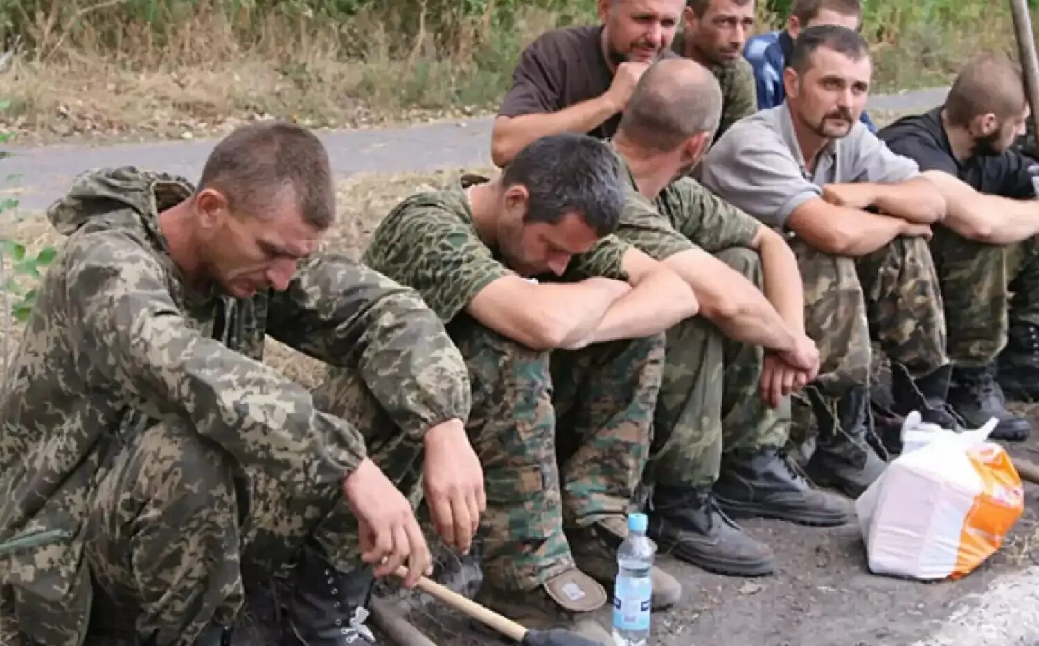 Пленные украинские военные. Российские военные в плену в Украине.