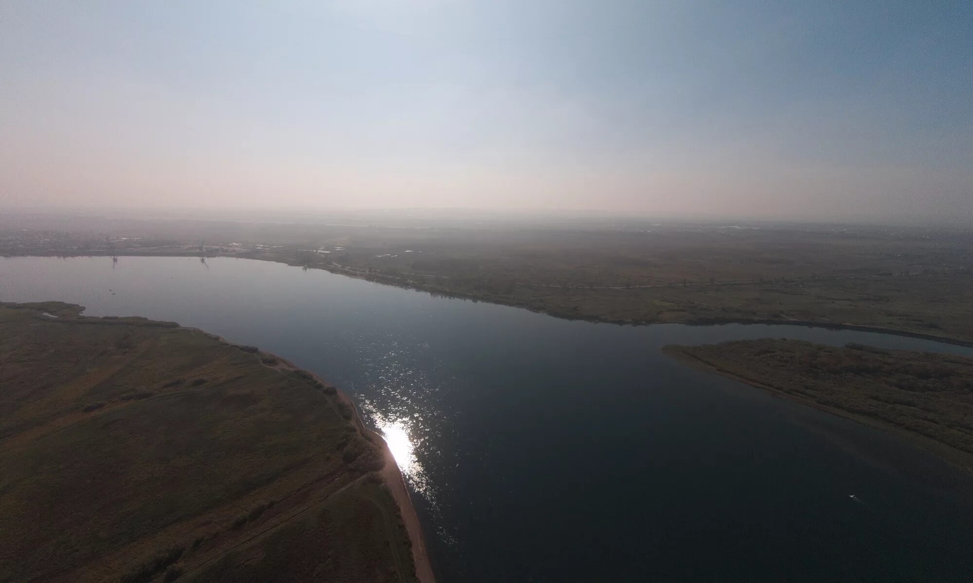 Река енисей впадает в море. Устье реки Ангара. Место впадения реки Ангара в Енисей. Эстуарий реки Енисей. Слияние рек Ангара и Енисей.