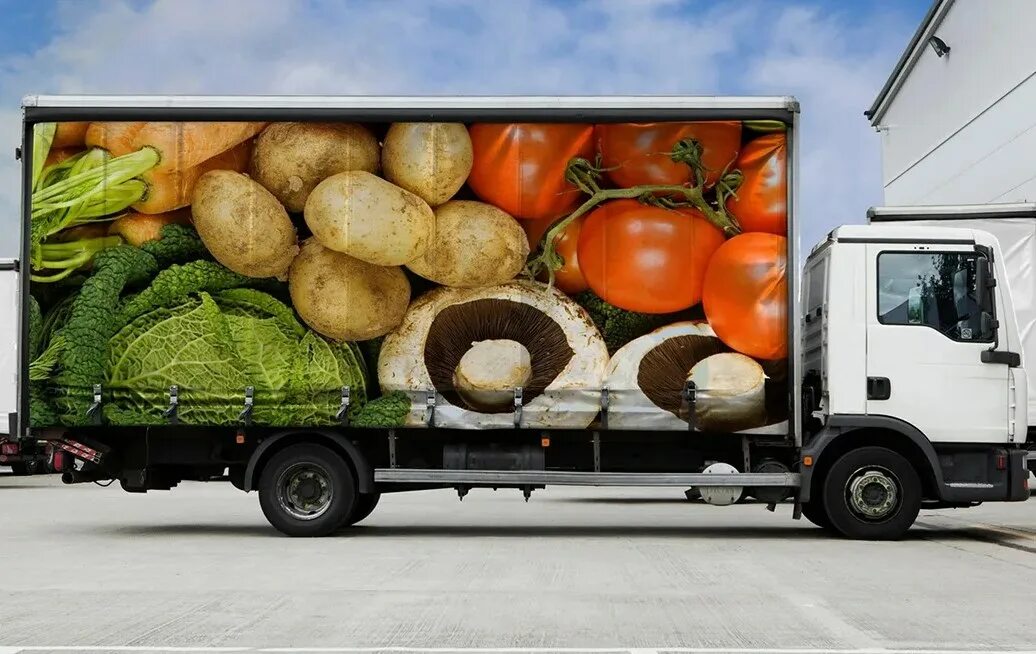 Доставка плодовых. Грузовик с продуктами. Грузовик с овощами. Перевозка овощей в фуре. Машина для перевозки овощей.