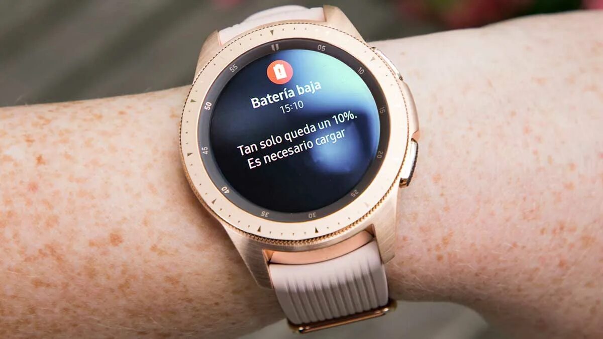 Галакси вотч 8bb5. Samsung Galaxy watch Active нежная пудра. Samsung Galaxy watch5 40mm iconic Gold. Есть ли galaxy watch