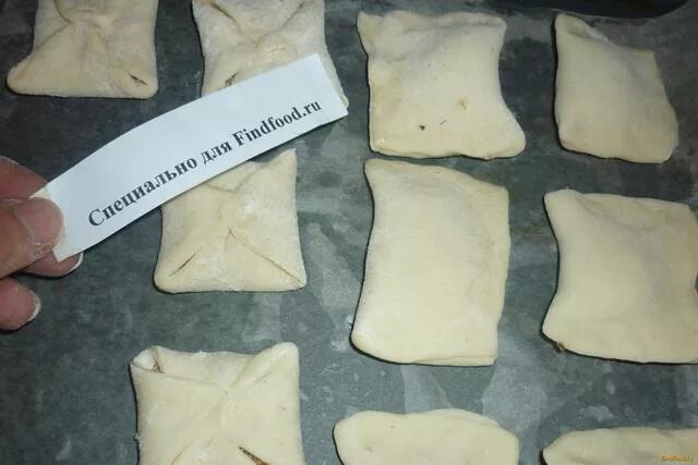 Конвертики из слоеного теста с начинкой. Как сделать конверт из теста. Конверты из слоеного теста. Конвертики из слоеного теста. Красивые слойки из слоеного теста.