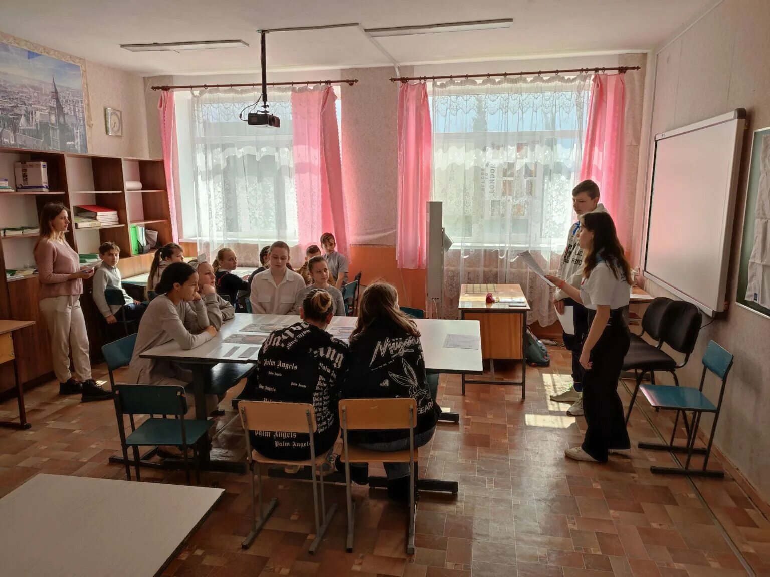 Школа им волошиной. Детская библиотека. Педагоги лицея им веры волошиной головково. В чесме в школе номер 1. Школа им волошиной.