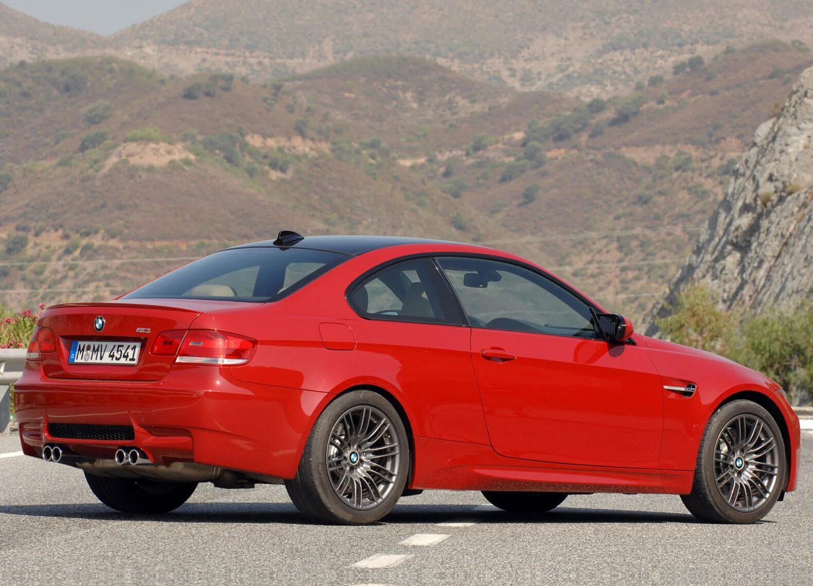 Bmw m coupe. BMW m3 купе. БМВ e90 купе. BMW 3 e90 купе. BMW m3 e90 купе.