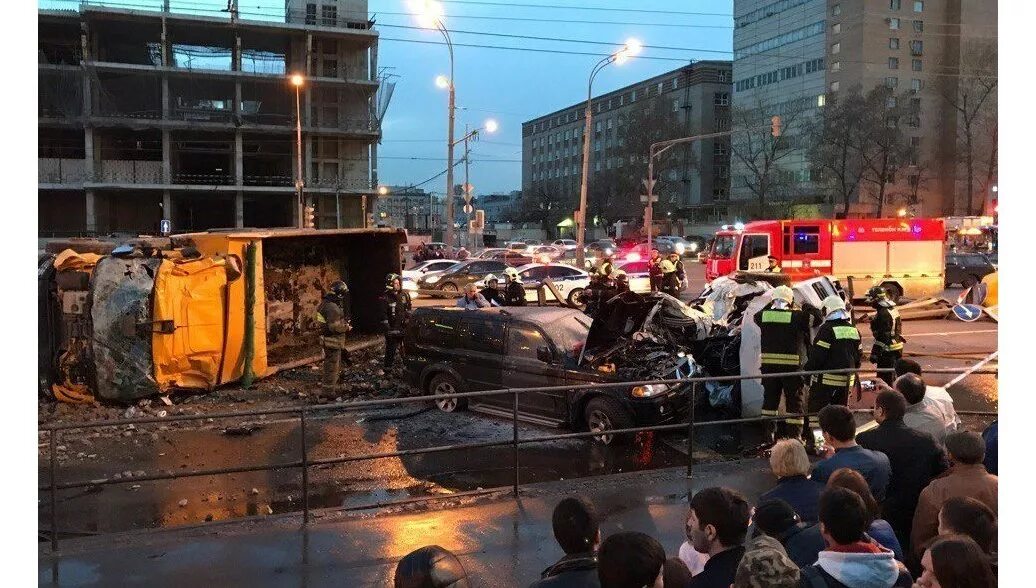 Проспект. Ночное дтп на бмв фекй. Дтп на московском проспекте. Гражданский проспект 23. Дтп с троллейбусом в санкт-петербурге сегодня.