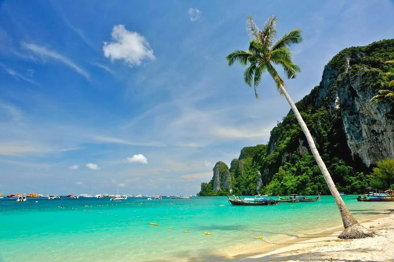 Пляж раваи пхукет. Пхукет размеры острова. Пхукет остров сток фото. Пляж тайланда naiharn. Остров пхукет пляж карон.