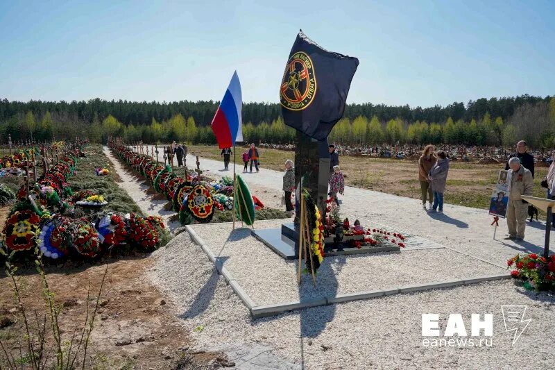 9 могил. Кладбище. Кладбище фото. Памятники на кладбище. Город кладбище.