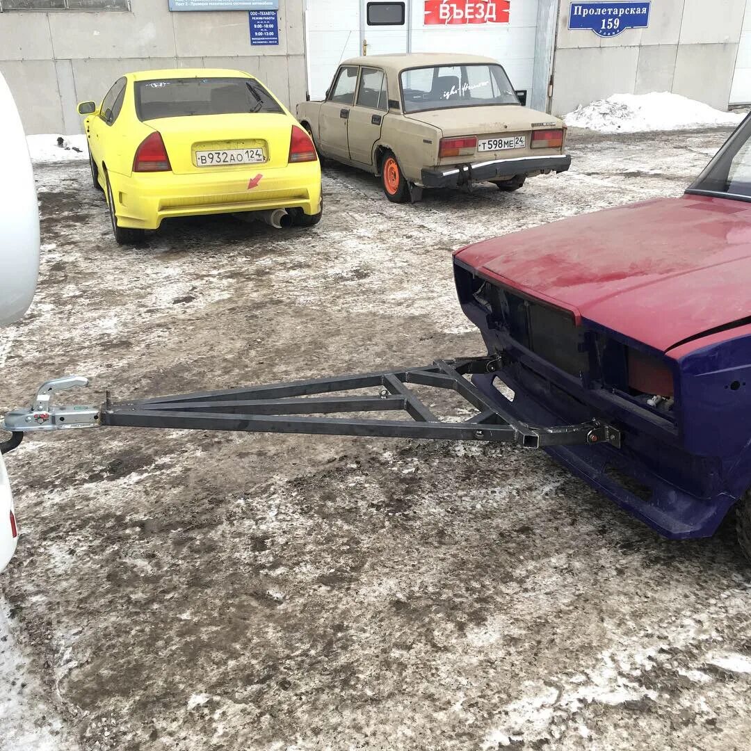 Дома на сцепке. International 4300 эвакуатор. Жесткая сцепуа для мерседе. Жесткая сцепка для мерседес спринтер 906. Дома на сцепке.