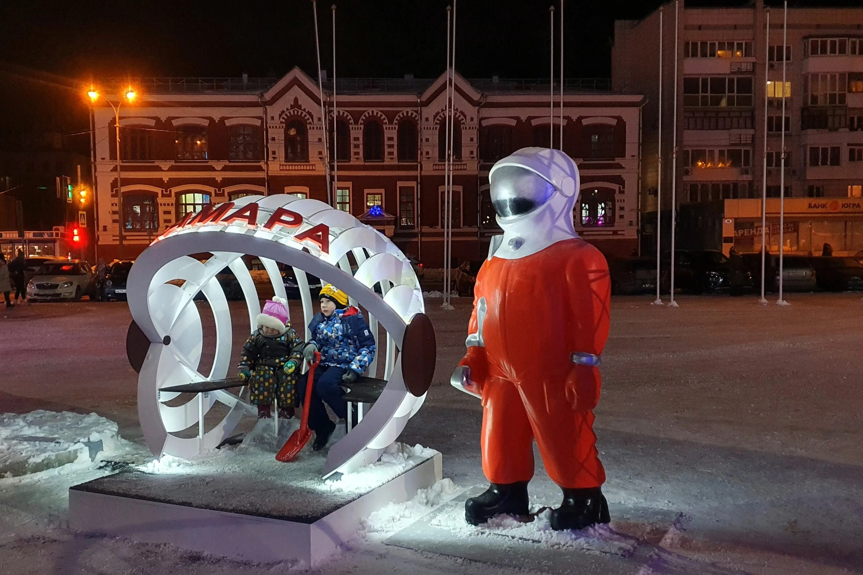 поклонная гора в москве. сквер молодоженов пермь. судак фестиваль таврида. зимние уличные арт объекты. световая фигура цифры.