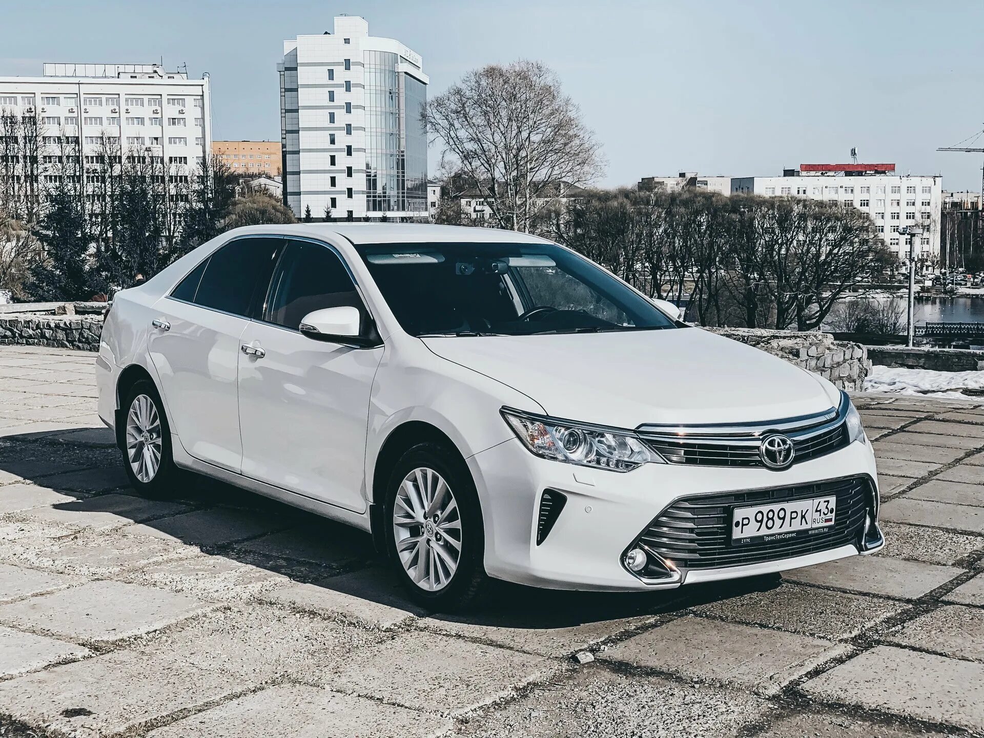 Дром ру камри. Toyota Camry 2016 белая. Тойота Камри 55 кузов белая. Тойота Камри 50 кузов белая. Toyota Camry 2015 белая.