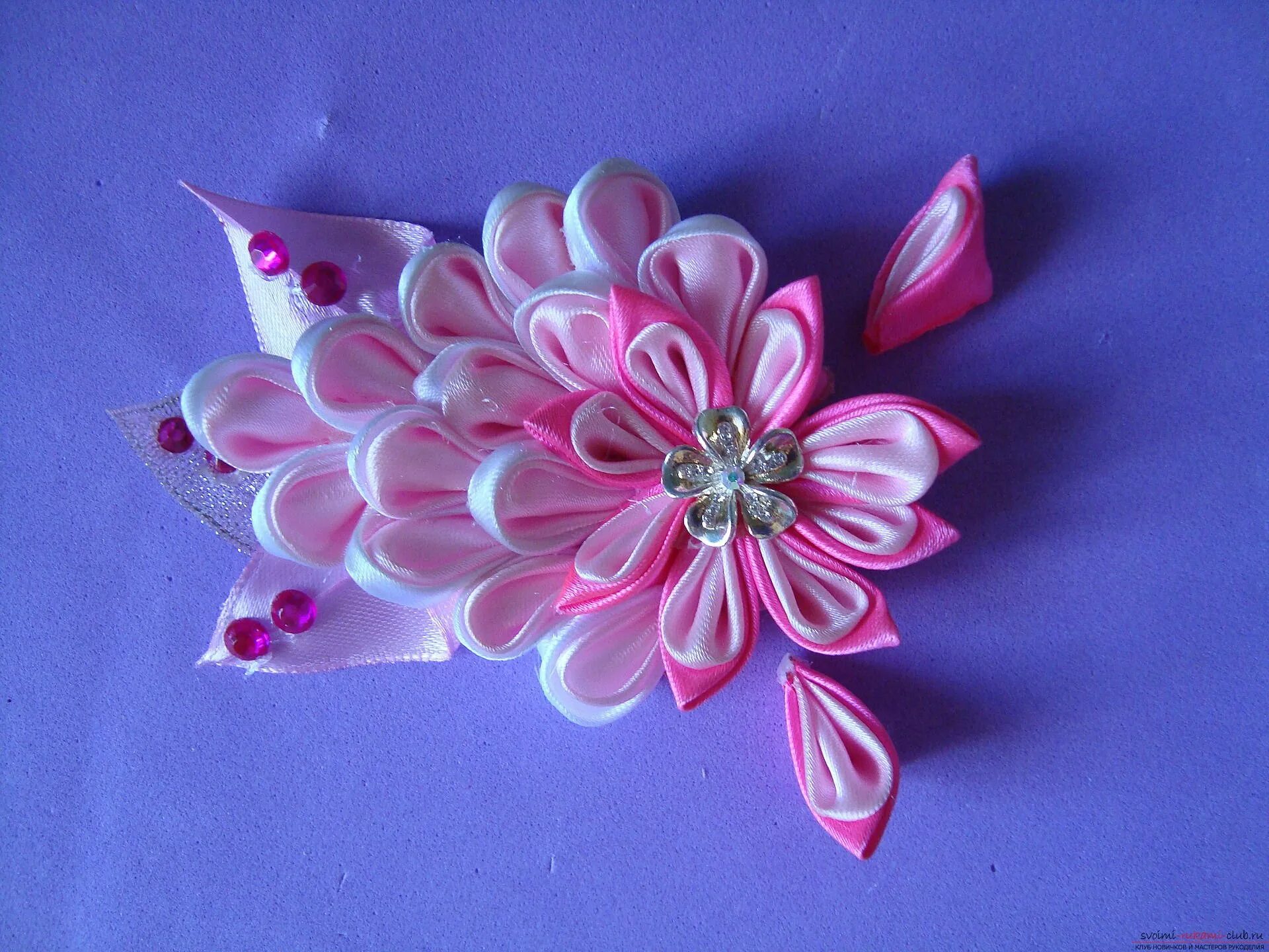 Цветы из лент техника. Канзаши. Поделки из ленточек. Цветы канзаши. Заколки канзаши.