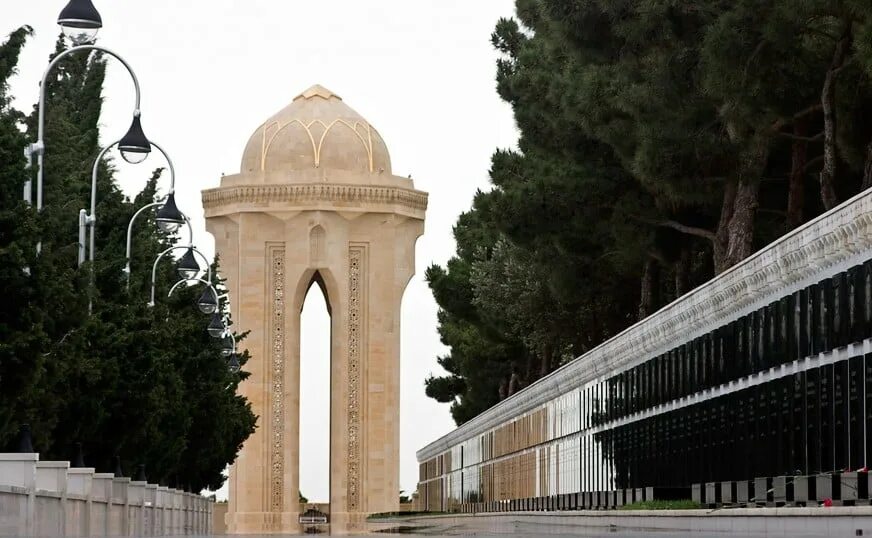 Аллея шахидов в азербайджане. Баку аллея шахидов вечный огонь. Аллея шахидов. Аллея шахидов в баку. Аллея шахидов сумгаит.