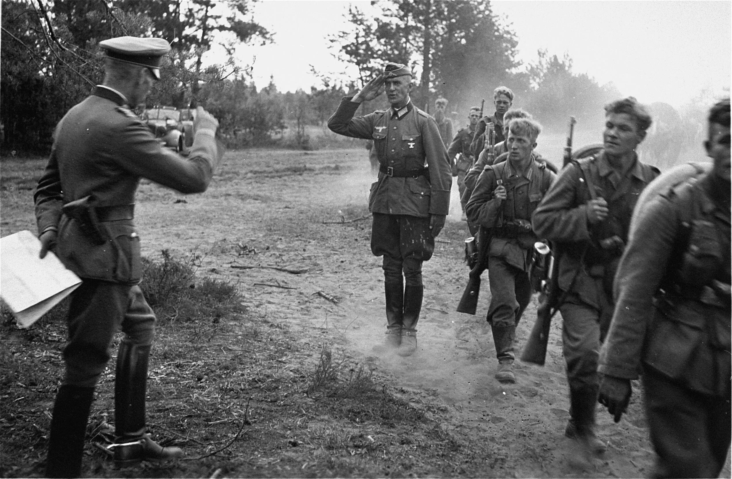 Марши во время войны. Солдаты вермахта 22 июня 1941. Вермахт 1941 Барбаросса. Немецкие солдаты 1941 года Барбаросса.