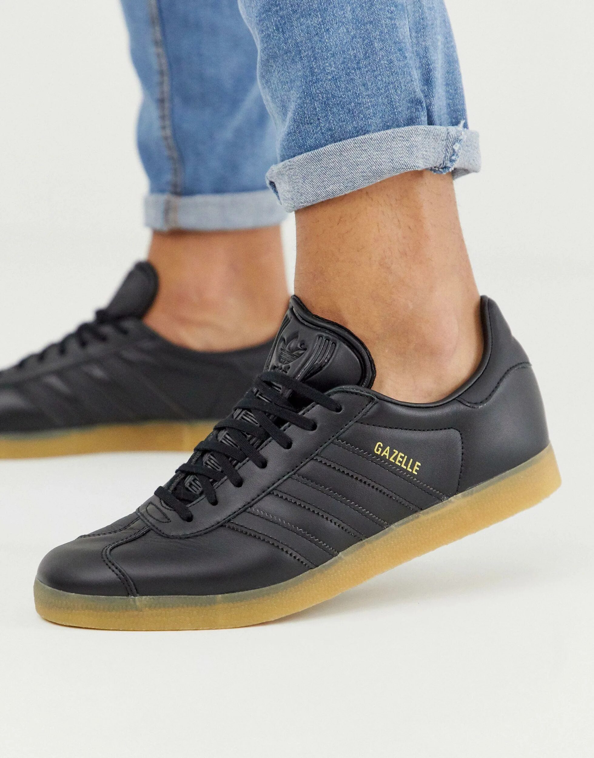 Черные кожаные адидас. Adidas Gazelle Black кожа. Adidas Gazelle черные кожаные. Adidas Gazelle мужские черные. Adidas Gazelle Core Black Gum.