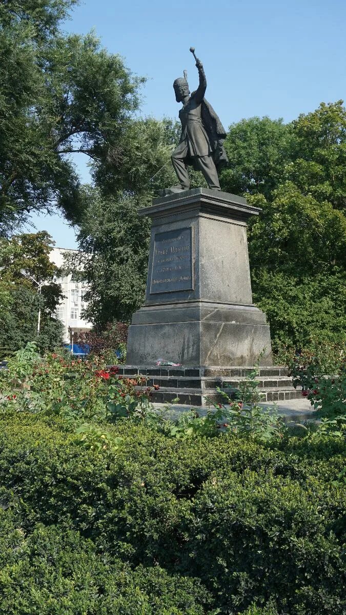 Памятник м и платову. Памятник платову в новочеркасске. памятник платову в новочеркасске фото.