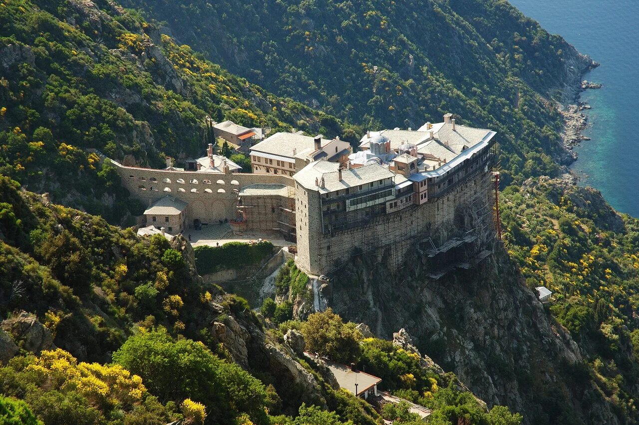 Монастырь остановиться. Монастырь Симонопетра Афон. Святая гора Афон Греция. Святая гора Афон, Греция, монастырь. Монастырь на горе Афон в Греции.