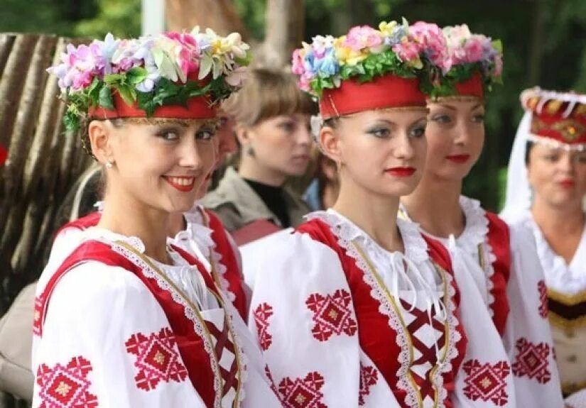 Белорусский национальный головной убор. Белорусский национальный костюм. Белорусские люди. Белорусы народ.