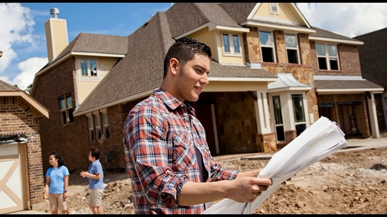 New Home Construction. Я построю новый дом. 5 Советов строительства. A realtor at a New building in a House under Construction.