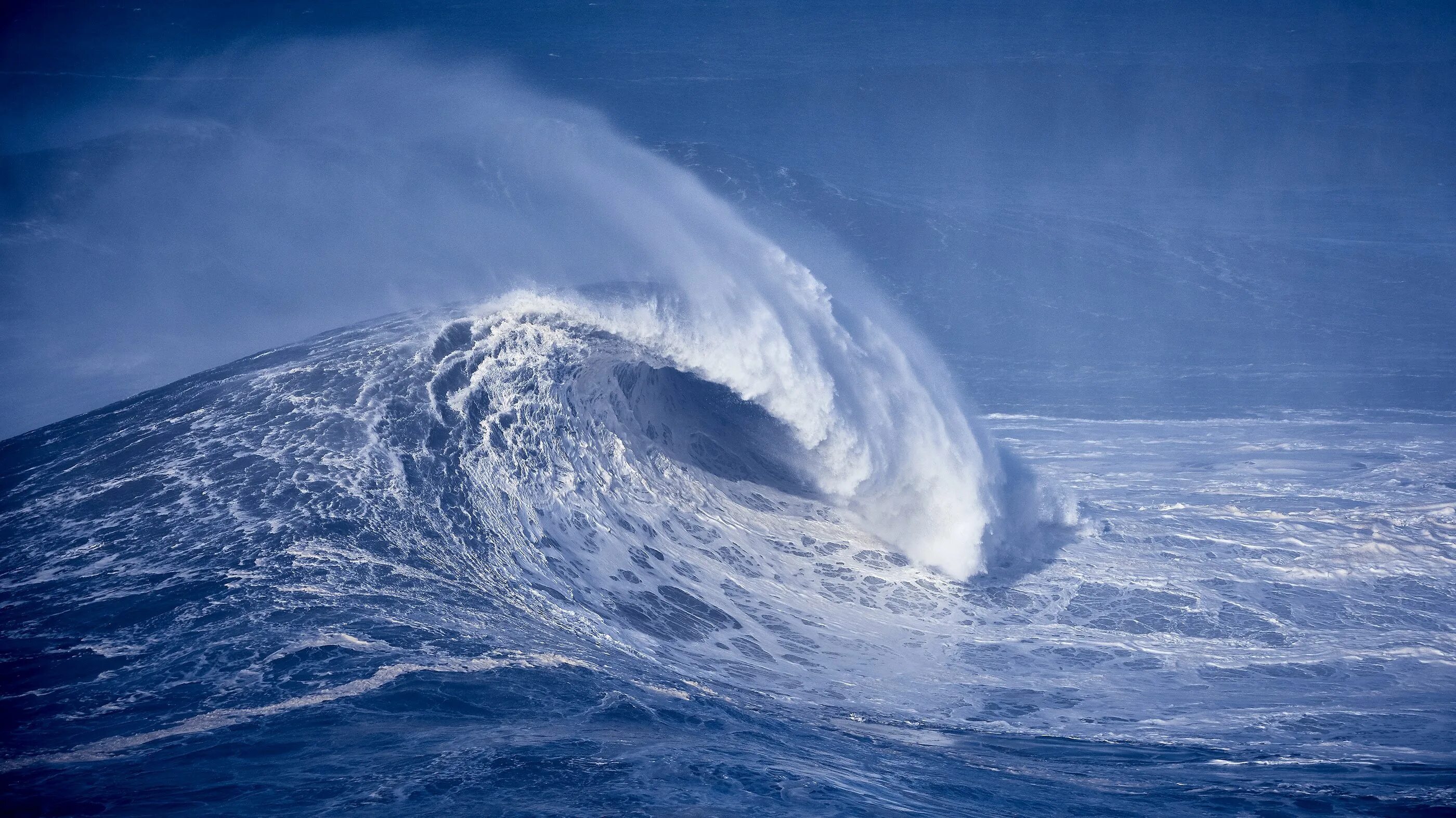 Сонник волна огромная. Атлантический океан волны убийцы. Огромные волны. Большие волны в океане. Атлантический океан волна огромная.