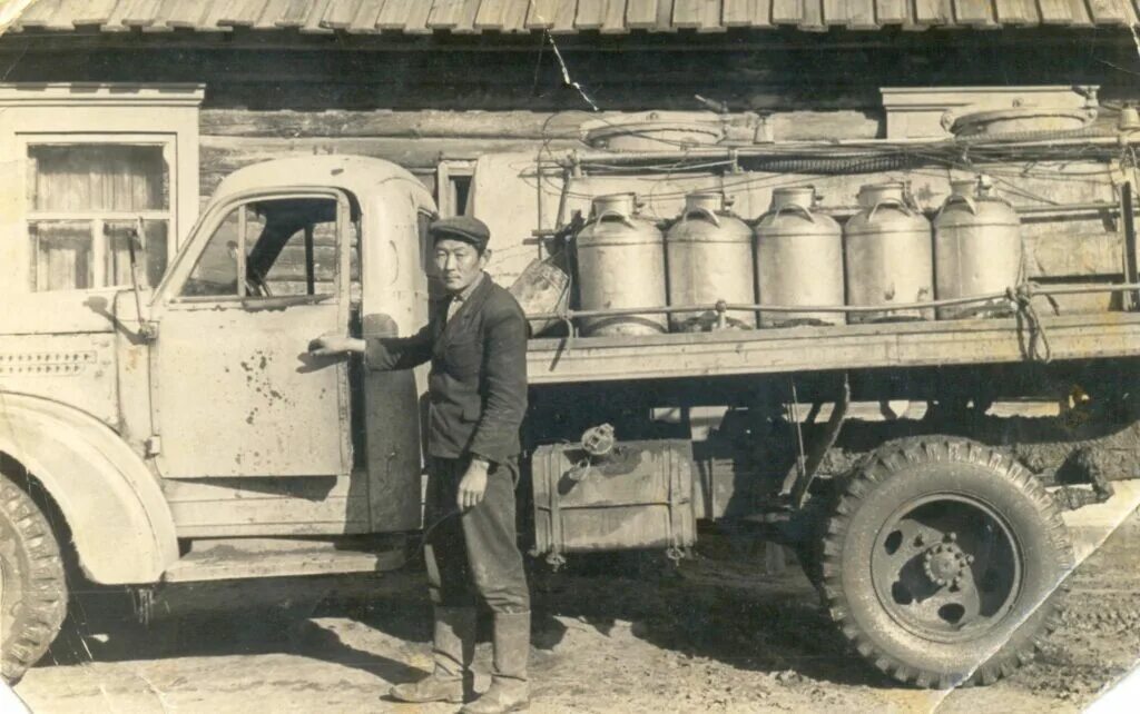 Тружеников 10. Выставка о тружениках села. Сельский труженик Осакаровка. Фотографии деревни труженик. Тум-975 «труженик».