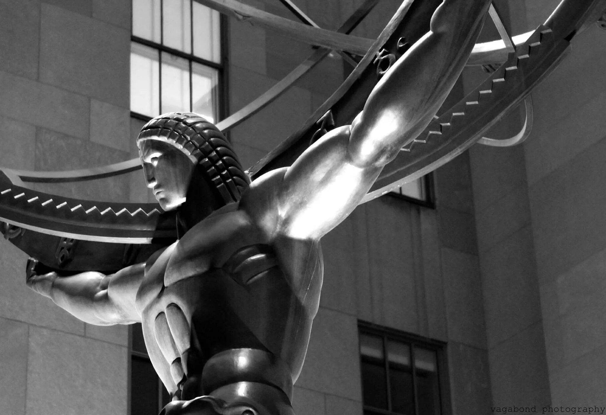 Атланты расправили крылья. Атлант Рокфеллер центр. Атлант расправил плечи скульптура. Памятник Атлант расправил плечи Нью Йорк. Атлас статуя.