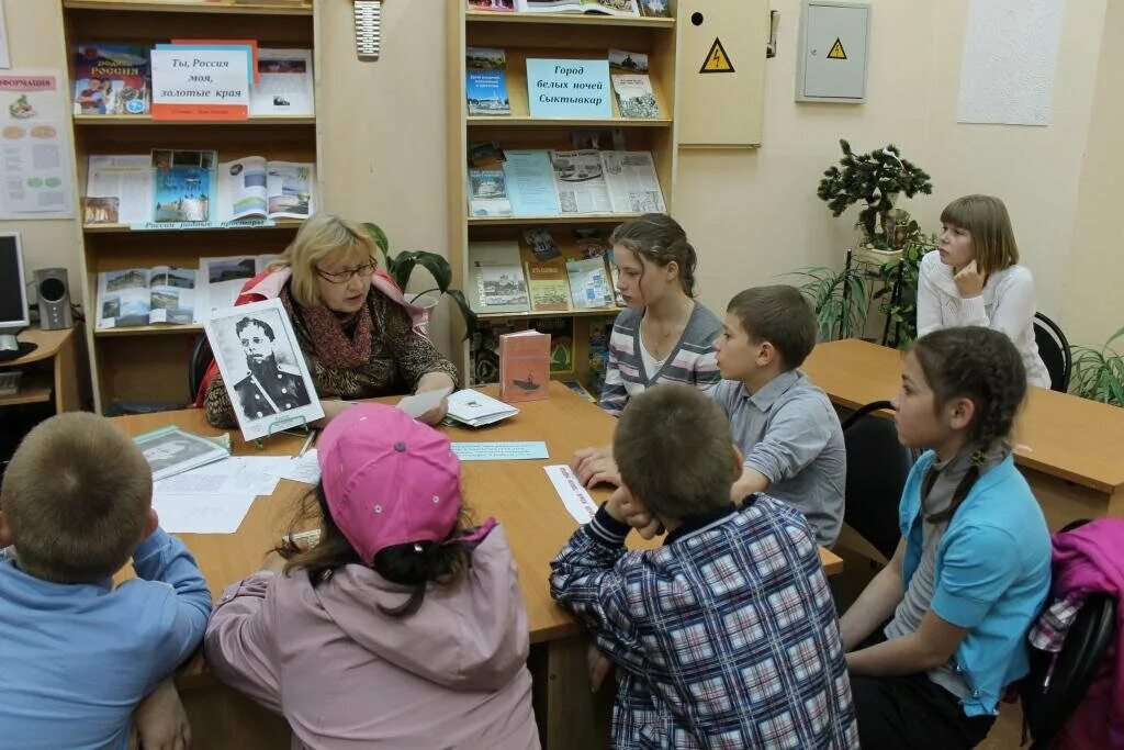 Библиотеке 85. Библиотека «светоч» в эжве,. Центральная библиотека г. Библиотека эжва. Библиотека куратова эжва.