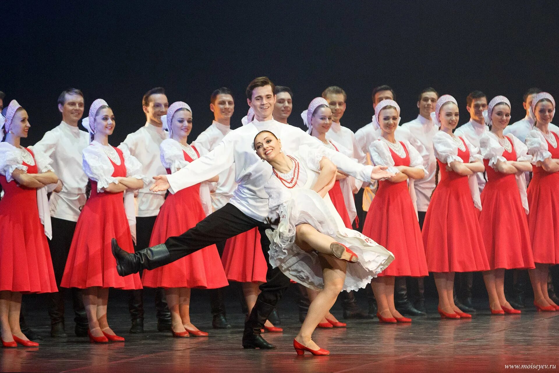 ансамбль балет. ансамбль игоря моисеева танцы. балет игоря моисеева. ансамбль моисеева танцы. балет игоря моисеева.
