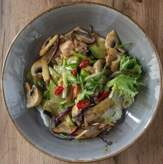 Салат с жареными кальмарами