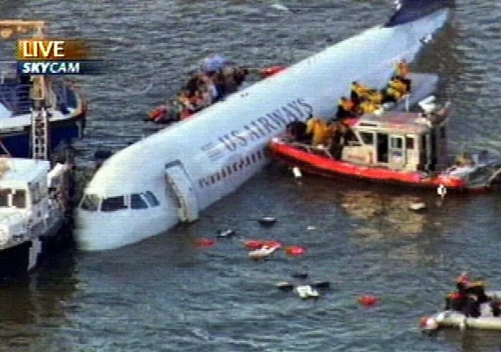 Hudson river plane crash. Самолет сел на реку Гудзон. Самолёт приземлился на Гудзон. Посадка самолёта на Гудзон в 2009. Аварийная посадка a320 на Гудзон.