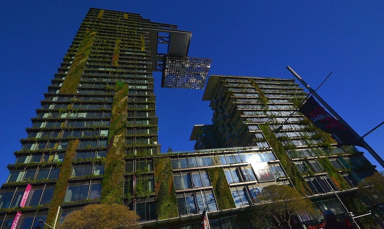 One center. One central park в сиднее. небоскреб централ парк а в австралии. небоскреб one central park, сидней, австралия, 2014.