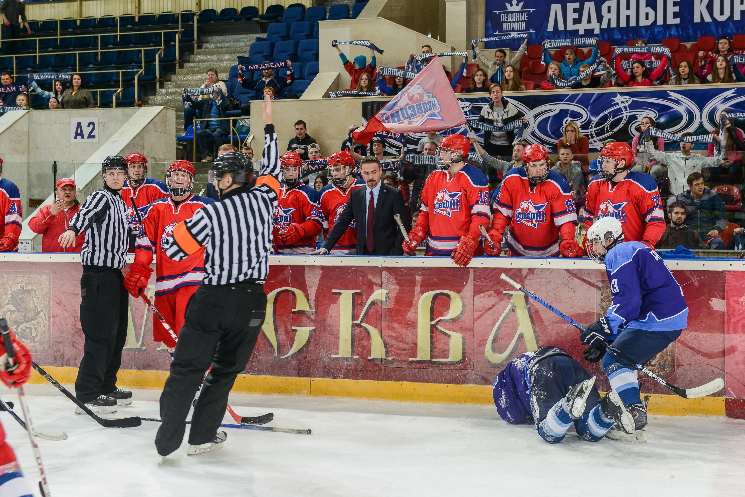 Хоккей молодежка макеев. Молодёжка 1 сезон макеев. Макар запорожский молодежка. Молодежка 4. Молодёжка 1 сезон макеев.