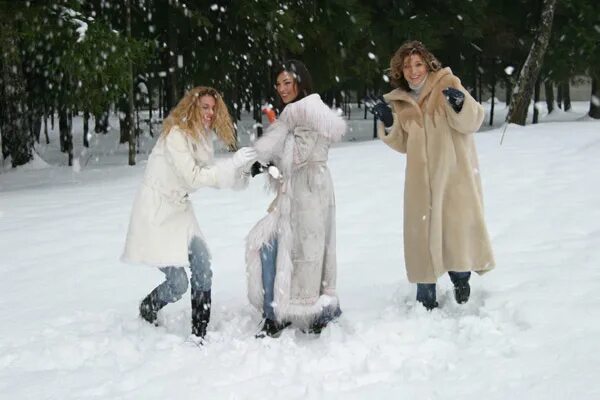 корни с новым годом люди. корни группа 25 этаж. группа корни 2000. группа корни с новым годом люди клип. корни и фабрика с новым годом.