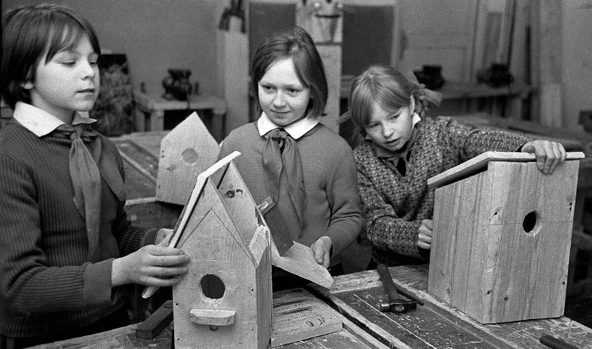 Советские уроки труда. Труды в школе ссср. Уроки труда в советской школе. Уроки труда для мальчиков в советской школе. Советский урок труда.