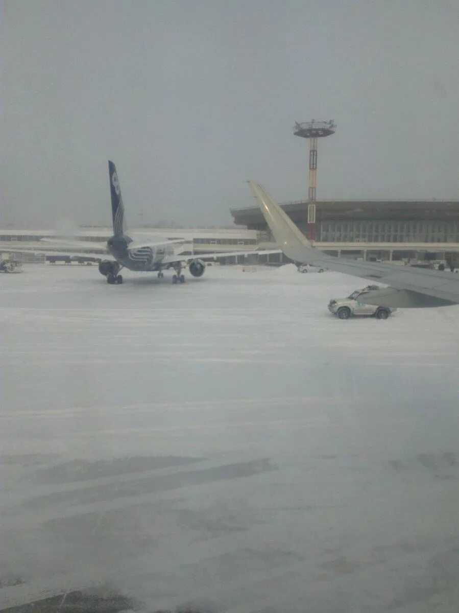 Аэропорт хабаровск международный терминал. Малый аэропорт хабаровска. Погода хабаровский аэропорт. Погода хабаровский аэропорт. Аэропорт харбин.