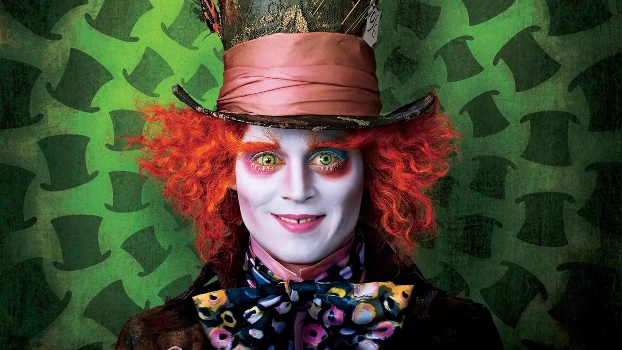 Безумный шляпник джонни депп. Джонни депп шляпник алиса. Джонни депп болванщик алиса в зазеркалье. Джонни депп шляпник алиса в зазеркалье. Джонни депп в фильме алиса в зазеркалье.