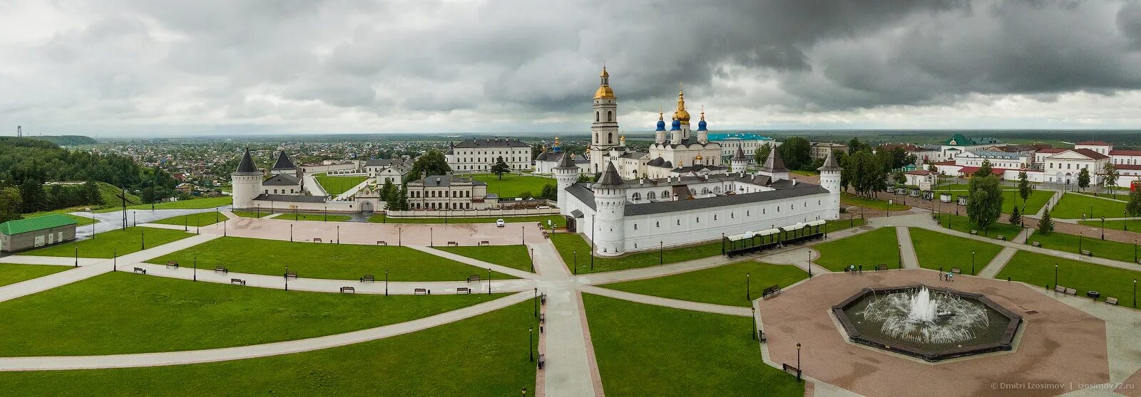 Купить тобольске б у. Город Тобольск Тобольский Кремль. Тобольский Кремль Тюменская область. Кремль на Холме Тобольск. Тобольск площадь у Кремля.